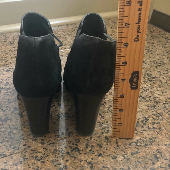 Tahari TA-Post Black Peep Toe Classic Pumps - Picture 8 of 10